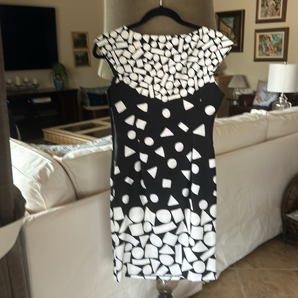 Dress - Picture 4 of 5